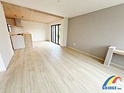 明るく心地よい風が通り抜けるリビング