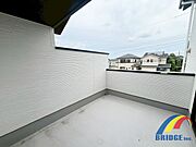 広々したバルコニーではお洗濯物を干すのも楽しくなりそうですね！