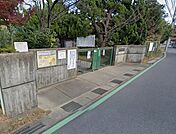 殿平賀小学校（580m）
