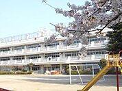 南部小学校（300m）