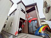 駐車2台以上可能で、通勤通学に便利な3駅が歩いて利用可能。 収納スペースも豊富な為、季節物のお洋服や趣味のものスッキリ収納可能です。 