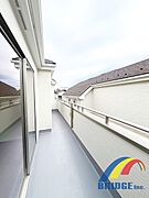 広々したバルコニーではお洗濯物を干すのも楽しくなりそうですね！