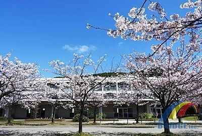 周辺：周西の丘小学校（2900m）