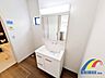 洗面：朝の身支度が快適な独立洗面台♪裏は収納になっており、お化粧道具もすっきり収納が出来ます！