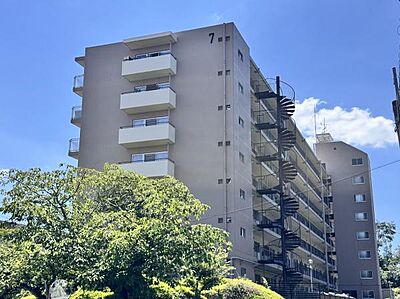 外観:エレベーターのある7号棟 7階建ての5階部分 外観:エレベーターのある7号棟 7階建ての5階部分