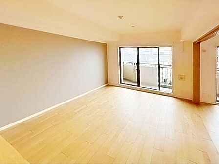 アクセントクロが映えるオシャレなリビング。家族の絶えない笑い声が聞こてきそうです♪