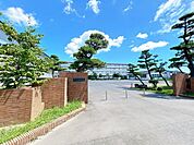 大河原中学校まで1400ｍ、徒歩約18分。通学もラクラクの立地です。