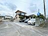 その他：【リフォーム済み】前面道路含む現地写真です。駐車場新設工事を行い、約3台分停まるようになりました。