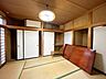 キッチン：【リフォーム中】1階続き間を17.5帖LDKに間取り変更します。天井と壁のクロスを張り替え、床は永大産業製のフローリングに張り替えます。