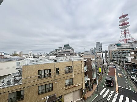バルコニーからの眺望。4階なので眺望良好です。