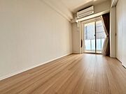 約6.0畳の洋室。南向きの明るいお部屋です！