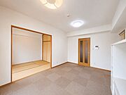 9.3畳の広々としたリビングです。※床はフローリング仕様です。