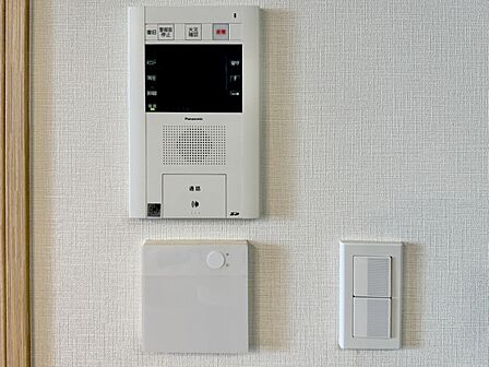 ダブルオートロック・モニター付インターホンを採用。安心のセキュリティで暮らしを守ります。