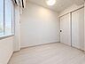 寝室：ゆとりある寝室で心地よい休息を。※家具消し加工済み