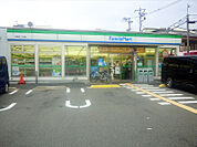 ファミリーマート東粉浜三丁目店まで約240m 徒歩3分。E-netATM設置店のため、24時間現金の入出金・残高照会・カード振込などが利用できます。/24時間営業