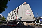 イズミヤ 寝屋川店（392m）