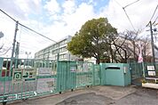 寝屋川市立第五中学校（565m）