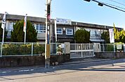 寝屋川市立第三中学校（297m）