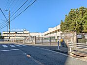 横浜市立松本中学校まで約300m（徒歩4分）