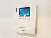 訪問者を確認できるTVモニター付きインターフォンです。