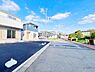 外観：前面道路を含めた現地写真です。ぜひ周辺環境も併せてご覧ください。