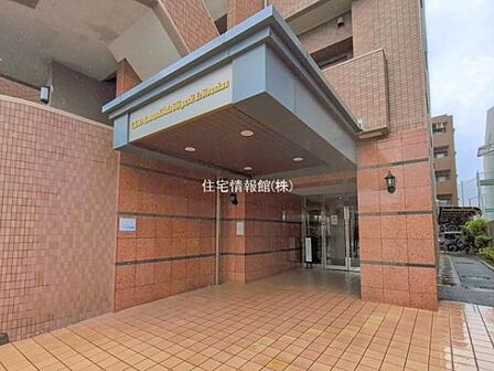 ゆったりとした印象のエントランスです。