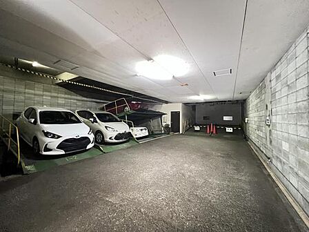 駐車場ももちろん完備しておりますのでお車所有の方にも心強いです。