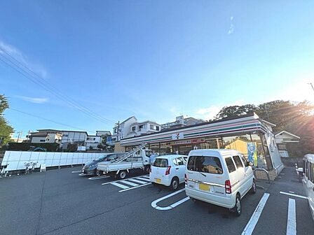 セブン-イレブン 川崎平4丁目店まで約900m(徒歩12分)