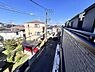 その他：バルコニーからの眺望です。明るい陽射しを浴びながらゆったりと過ごすのも良いですね。
