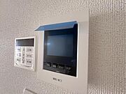 訪問者を確認できるTVモニター付きインターフォンです。