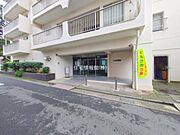 ゆったりとした印象のエントランスです。