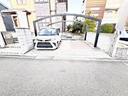 駐車場ももちろん完備しておりますのでお車所有の方にも心強いです。