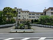 平塚市立花水小学校まで約350m（徒歩5分）
