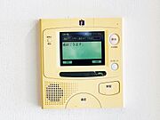 訪問者を確認できるTVモニター付きインターフォンです。
