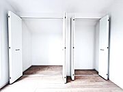 いつでもお部屋をスッキリお使い頂ける収納スペースを設置。