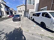 駐車場ももちろん完備しておりますのでお車所有の方にも心強いです。
