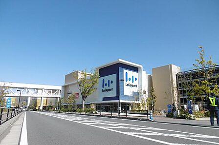 三井ショッピングパークららぽーと湘南平塚まで約930m(徒歩12分)