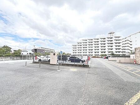 駐車場ももちろん完備しておりますのでお車所有の方にも心強いです。