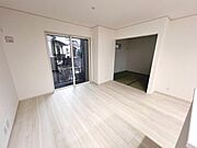 家族団らんの場所としてゆったりと居心地の良いリビングです。