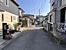 外観：前面道路を含めた現地写真です。