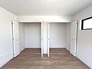 いつでもお部屋をスッキリお使い頂ける収納スペースを設置。