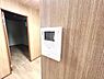 その他：訪問者を確認できるTVモニター付きインターフォンです。