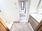 脱衣所は小さなお子様がいるご家庭にも重宝されます。