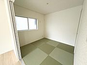 和室スペースです。畳のお部屋は寛げる空間ですね。