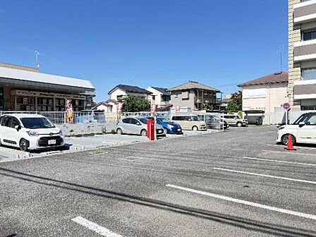駐車場ももちろん完備しておりますのでお車所有の方にも心強いです。