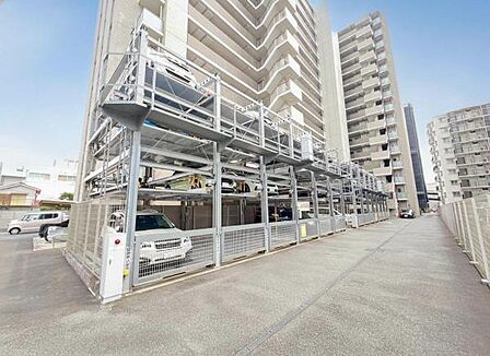 駐車場ももちろん完備しておりますのでお車所有の方にも心強いです。