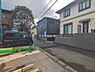 外観：前面道路を含めた現地写真です。