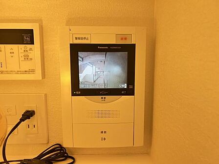 訪問者を確認できるTVモニター付きインターフォンです。