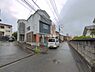 外観：前面道路を含めた現地写真です。