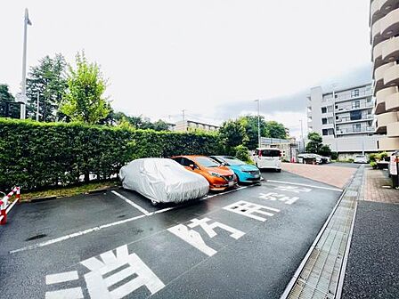 駐車場ももちろん完備しておりますのでお車所有の方にも心強いです。